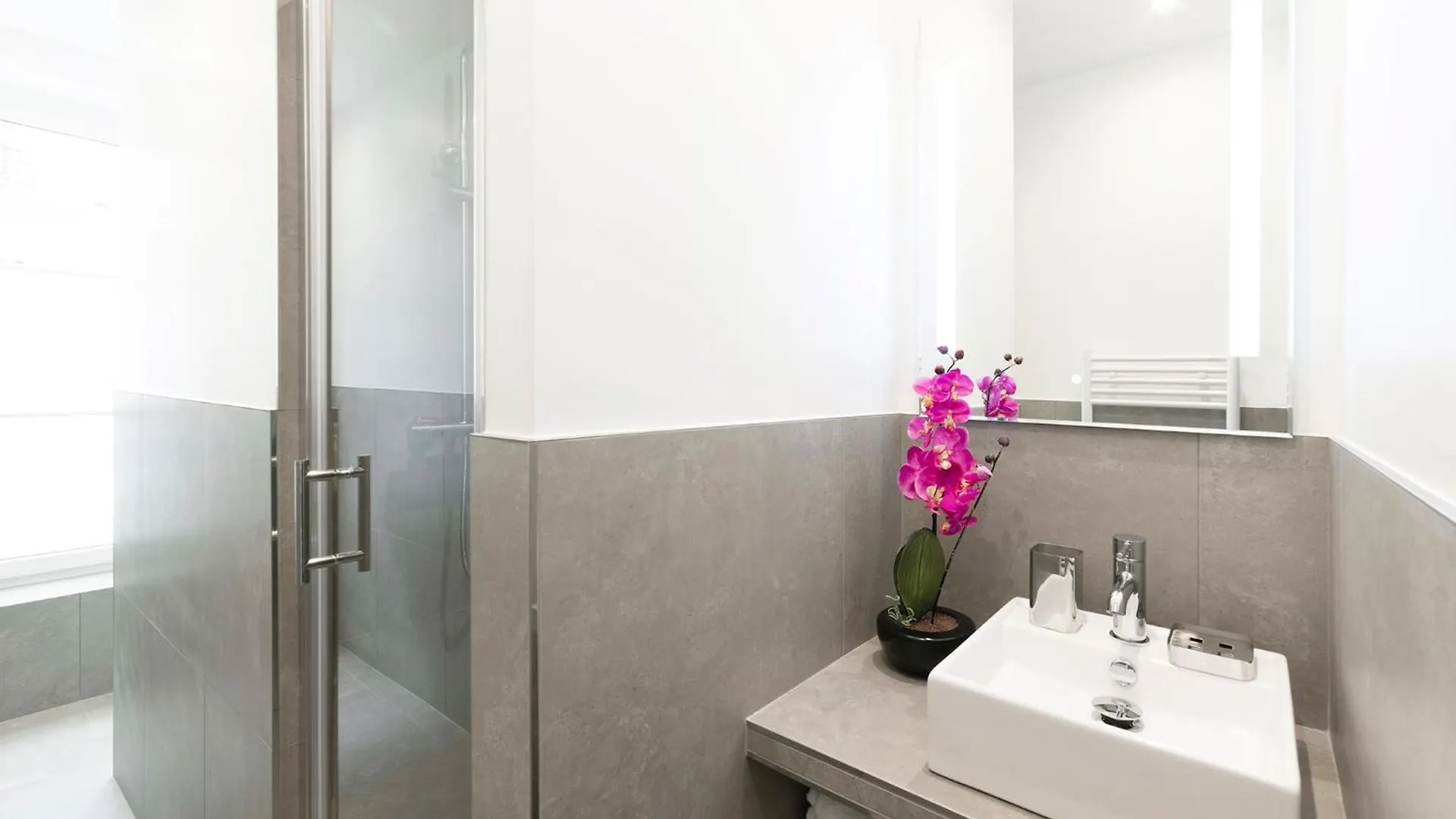 Livinparis - Luxury 3 Bedrooms Le Louvre II 0*, Parigi Francia